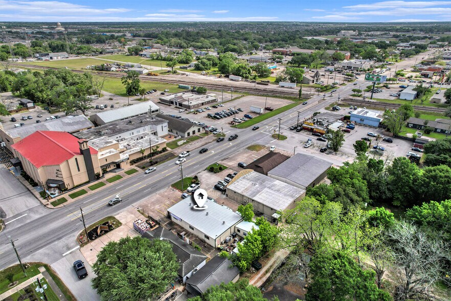 More Photos Of 4214 W Broadway, Pearland Freestanding For Sale