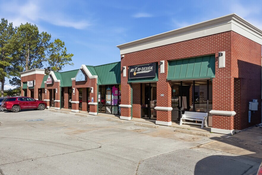More Photos Of 380-392 E Sunbridge Dr, Fayetteville General Retail For Lease