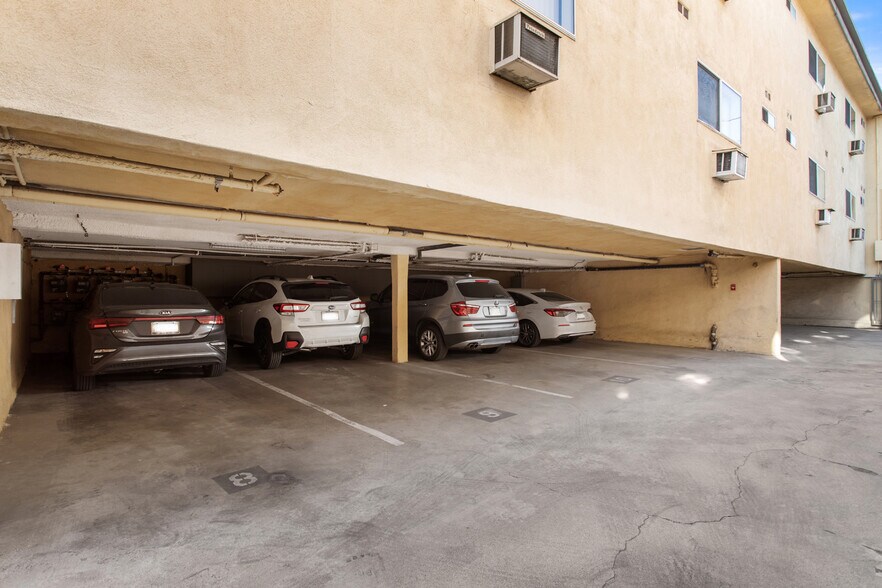 More Photos Of 721 W 30th St, Los Angeles Apartments For Sale