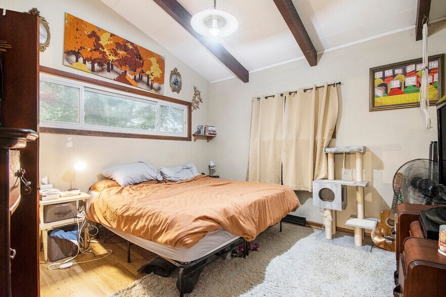 More Photos Of 121 N 35th Ave, Omaha Multifamily For Sale