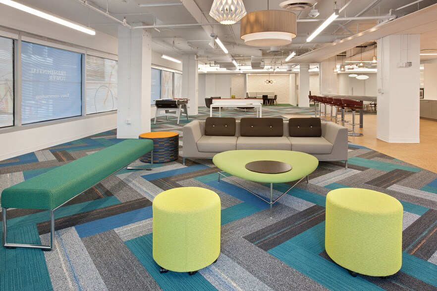 More Photos Of 2550 S Clark St, Arlington Office For Lease