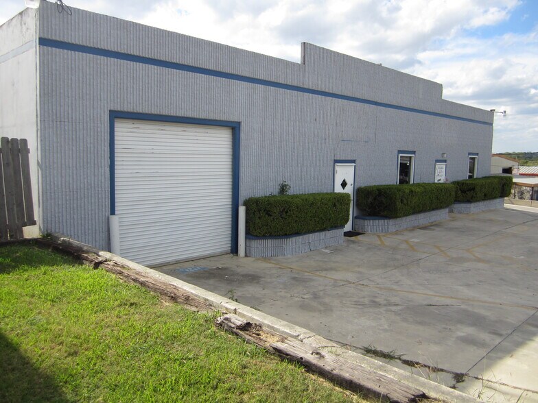 More Photos Of 13603 Topper Cir, San Antonio Warehouse For Lease
