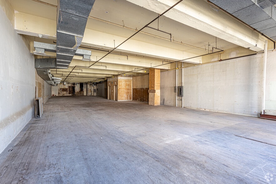 More Photos Of 714 Canal St, New Orleans Storefront Retail Office For Lease