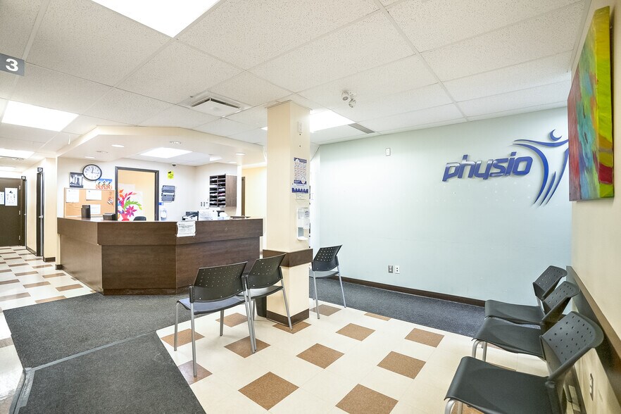 More Photos Of 1461 Rue Jean-Talon E, Montréal Drugstore For Lease