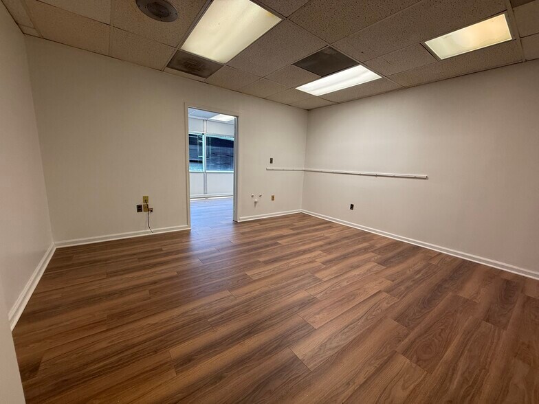 More Photos Of 4810 Beauregard St, Alexandria Office For Sale