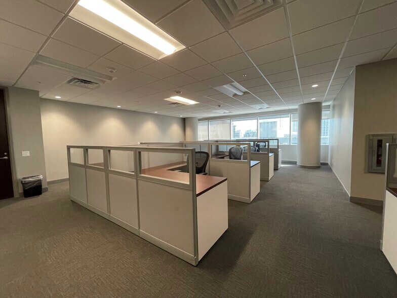 More Photos Of 777 Brickell Ave, Miami Coworking Space