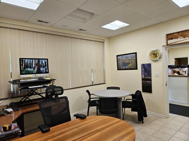 More Photos Of 8107 Ridgeway Ave, Skokie Warehouse For Sale