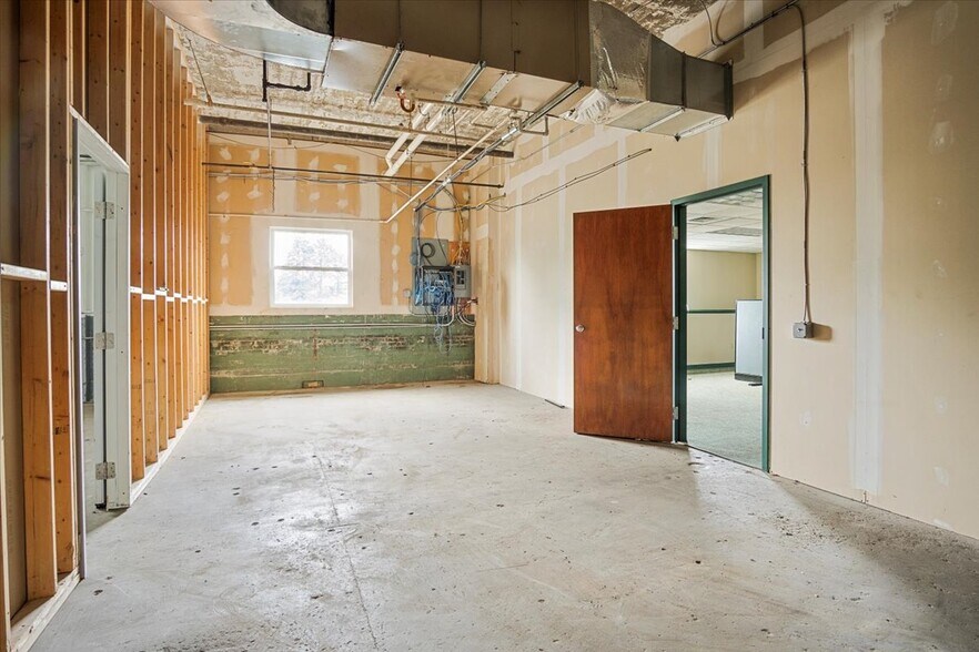 More Photos Of 373 High St, Wilkes Barre Manufacturing For Lease