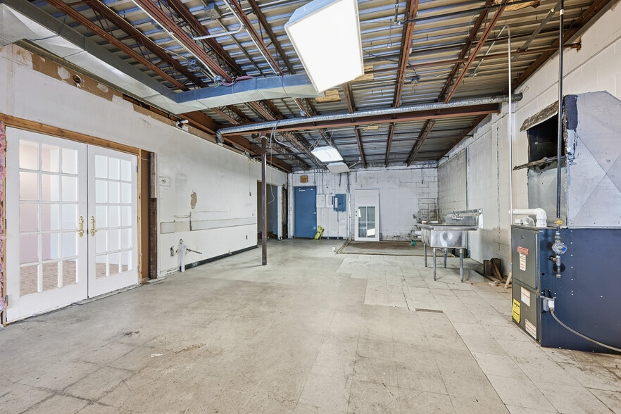 More Photos Of 5901 W Vliet St, Milwaukee Storefront Retail Residential For Lease