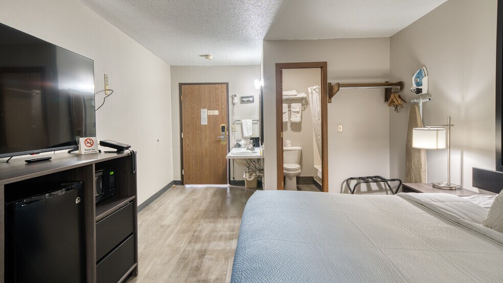 More Photos Of 2600 Whitewood Service Rd, Sturgis Hotel For Sale