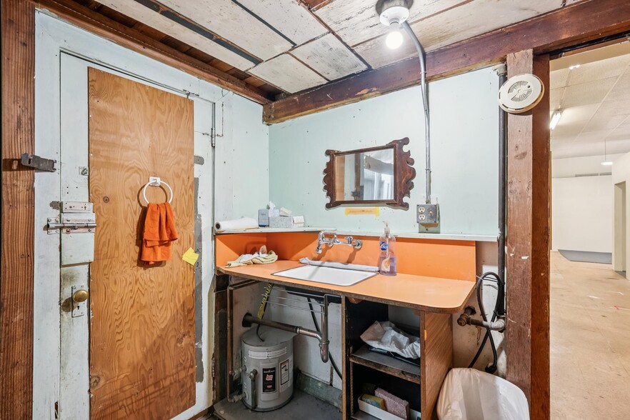 More Photos Of 700 10th Ave, San Francisco General Retail For Sale