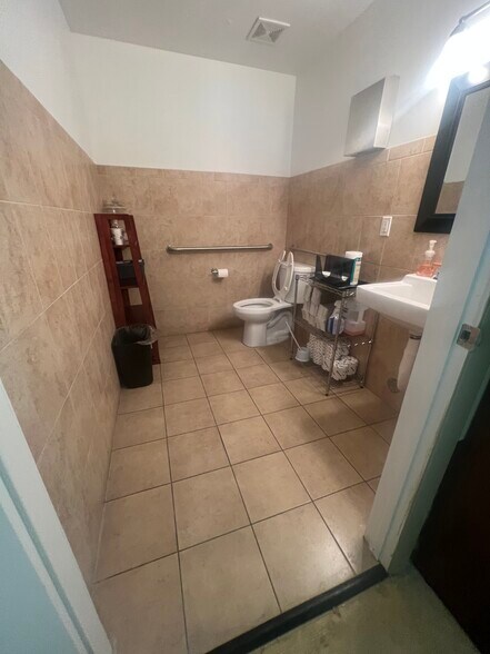 More Photos Of 200 E Dania Beach Blvd, Dania Beach Storefront Retail Residential For Lease