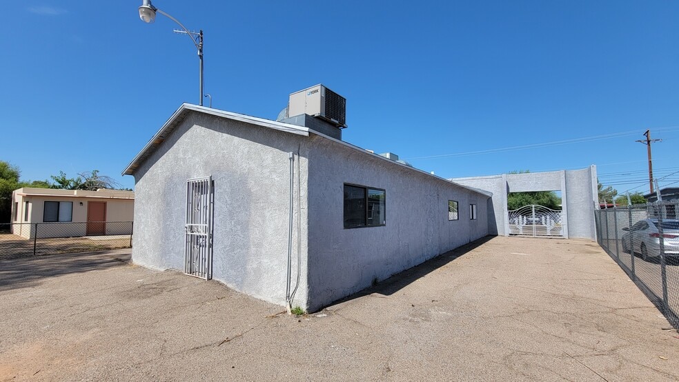 More Photos Of 1026 N Columbus Blvd, Tucson Light Manufacturing For Sale