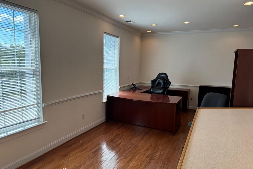 More Photos Of 2039 Hollins Ferry Rd, Baltimore Manufacturing For Lease