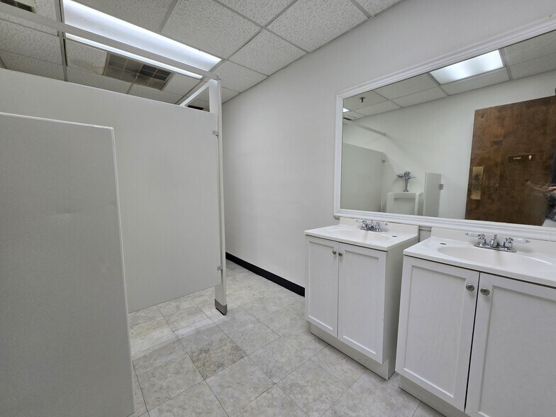 More Photos Of 6624 Jimmy Carter Blvd, Peachtree Corners Industrial For Sale