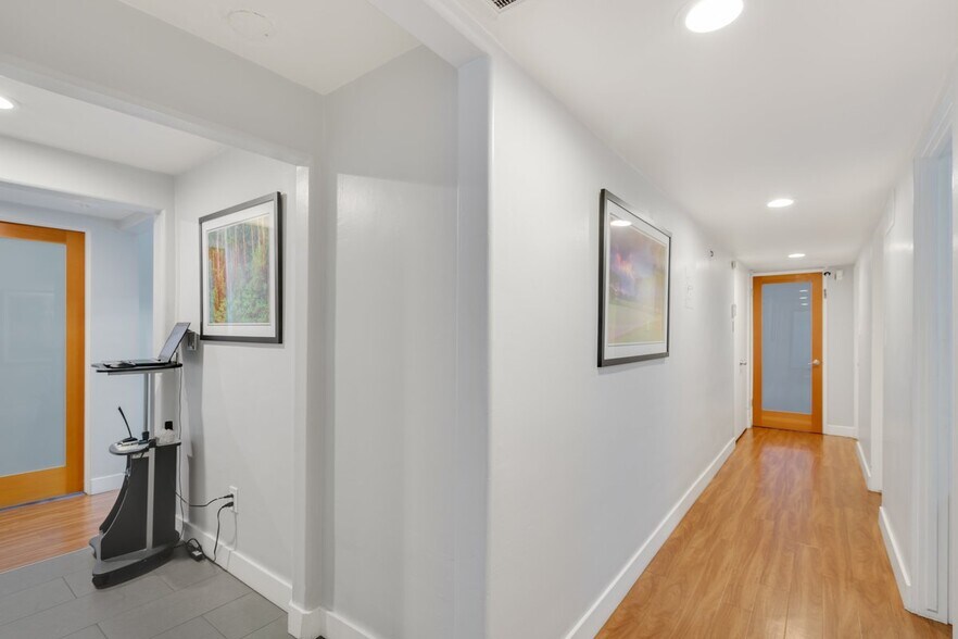 More Photos Of 10738 Riverside Dr, North Hollywood Medical For Lease