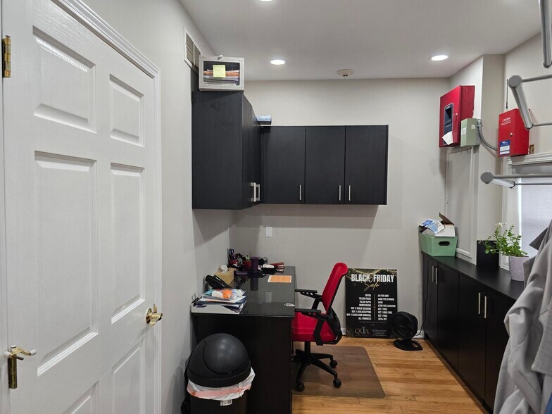 More Photos Of 9629 S Southwest Hwy, Oak Lawn Medical For Sale