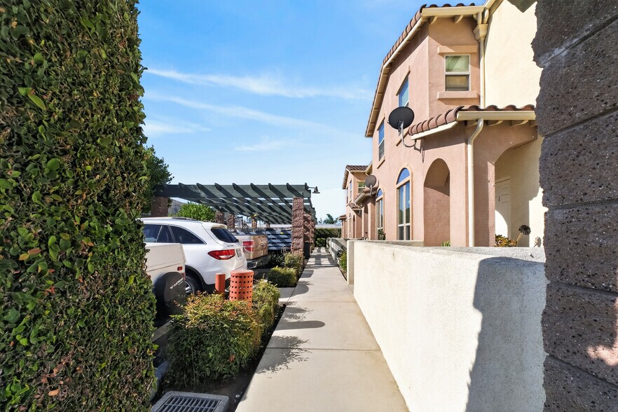 More Photos Of 1073 N Ventura Ave, Ventura Storefront Retail Residential For Sale