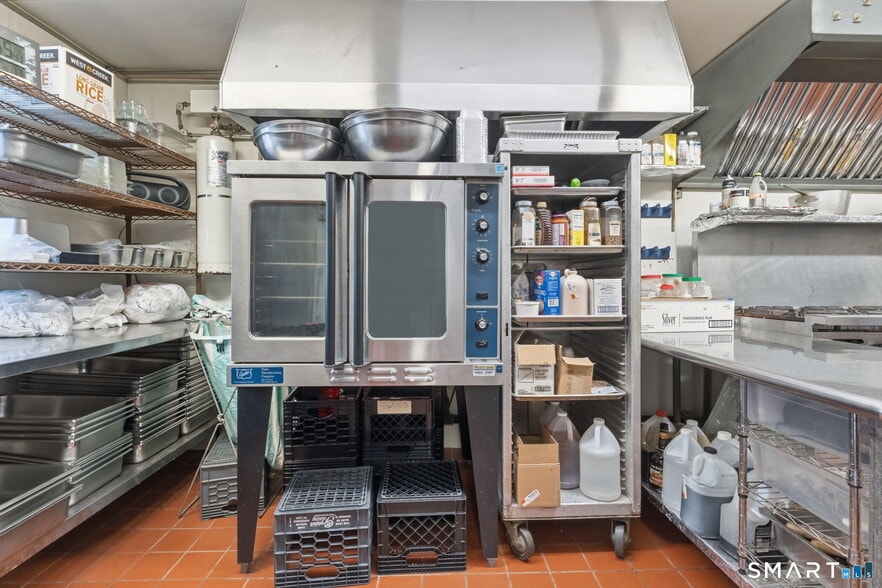 More Photos Of 139 Riverside Dr, Thompson Freestanding For Sale
