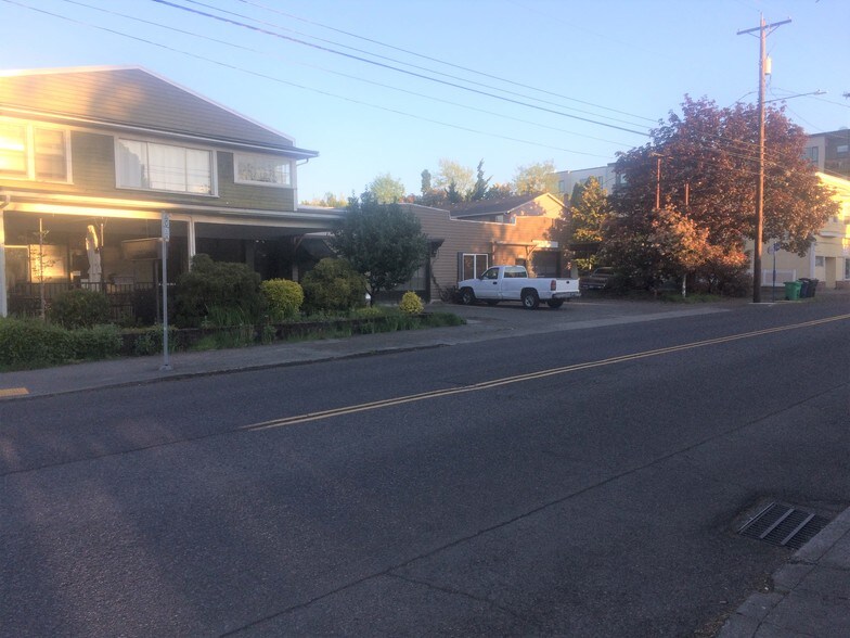 More Photos Of 8325-8337 SE 17th Ave, Portland Freestanding For Sale