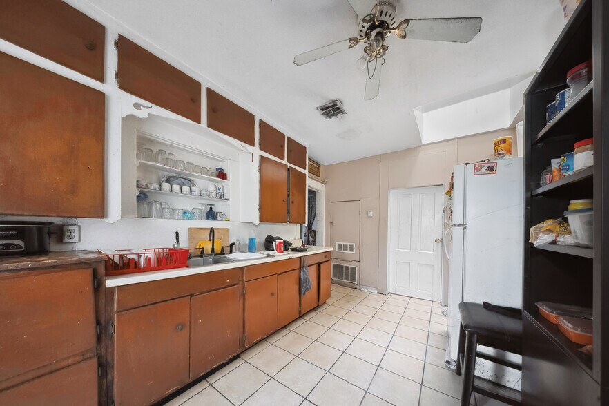 More Photos Of 1018-1020 E San Antonio Ave, El Paso Freestanding For Sale