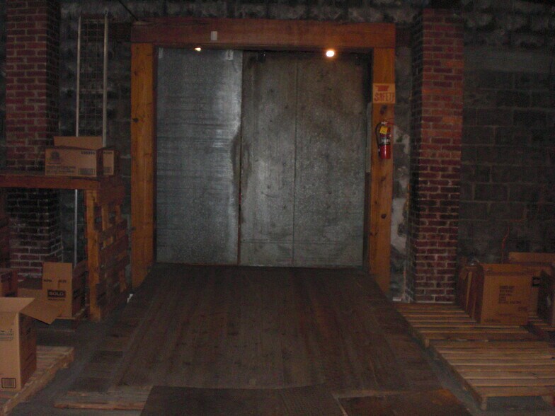 More Photos Of 113 S Washington St, Carbondale Flex For Sale