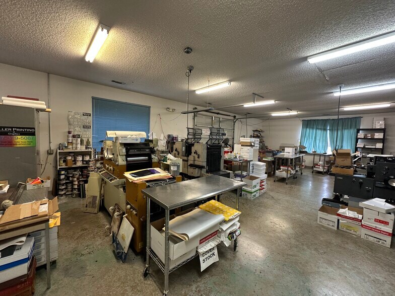 More Photos Of 1337 S Main St, Keller Freestanding For Sale