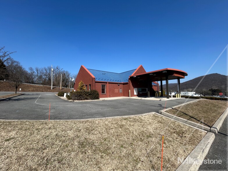 More Photos Of 3100 St Lawrence Ave, Reading Unknown For Lease