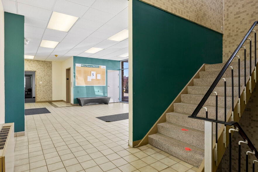 More Photos Of 30-32 N Russell Rd, Albany Office For Sale