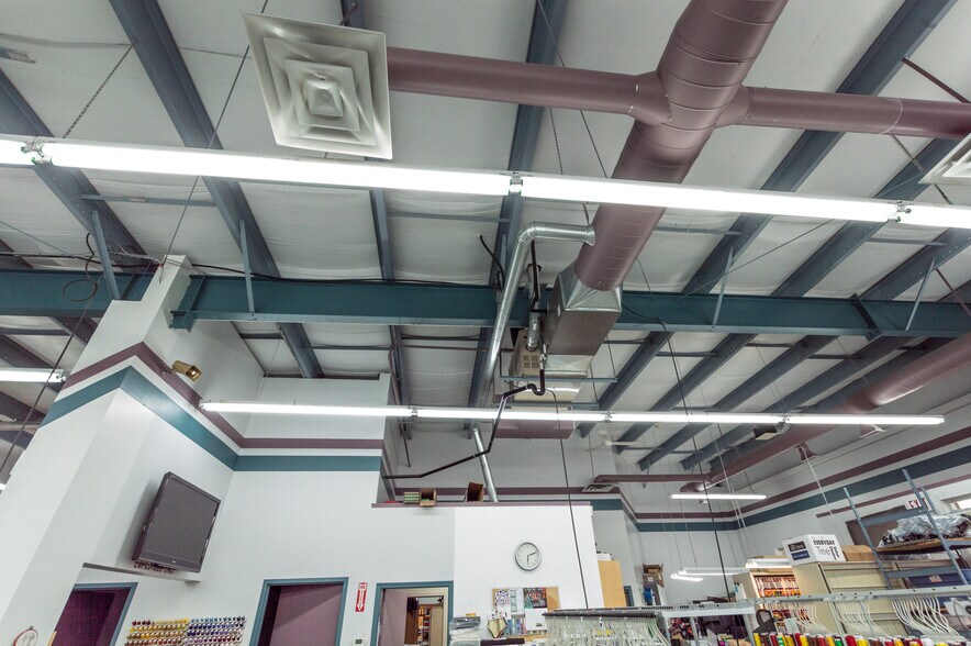 More Photos Of 4602 50 St, Stettler Light Manufacturing For Sale