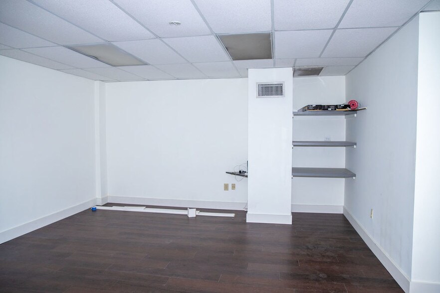 More Photos Of 7311-7323 NW 12th St, Miami Light Distribution For Sale