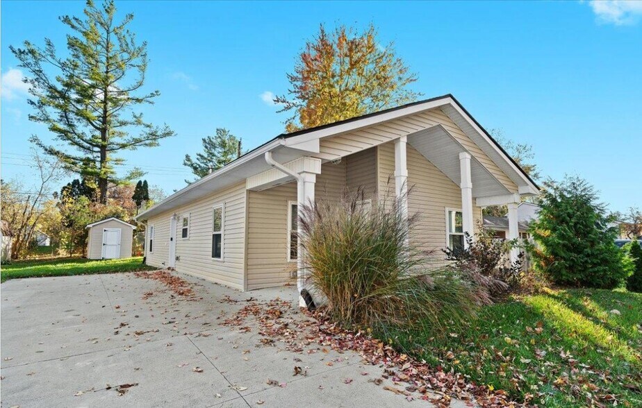 Primary Photo Of 545 Calgary St, Auburn Hills Specialty For Sale