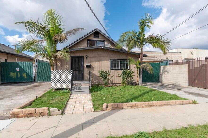 More Photos Of 31 Fulton Ave, Pasadena Light Manufacturing For Sale