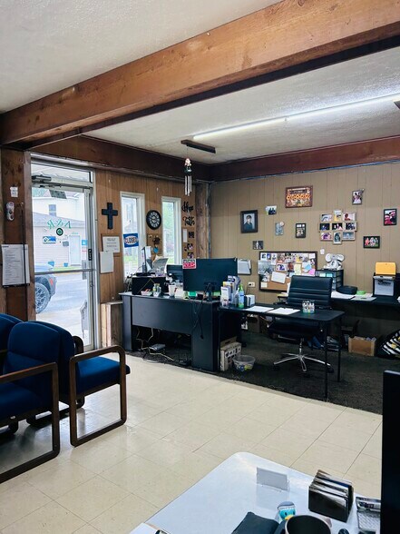 More Photos Of 802 W Western Ave, Connersville Auto Dealership For Sale