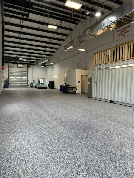 More Photos Of 3939 Tollhouse Dr, Naples Warehouse For Lease