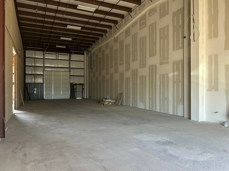 More Photos Of 9217-9301 S Eastern Ave, Oklahoma City Warehouse For Sale