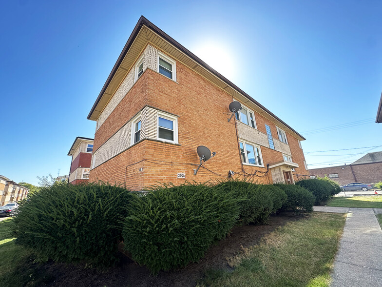 Primary Photo Of 2106 135th Pl, Blue Island Apartments For Sale