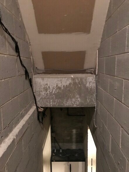 More Photos Of 153 N 9th St, Philadelphia Storefront Retail Residential For Lease