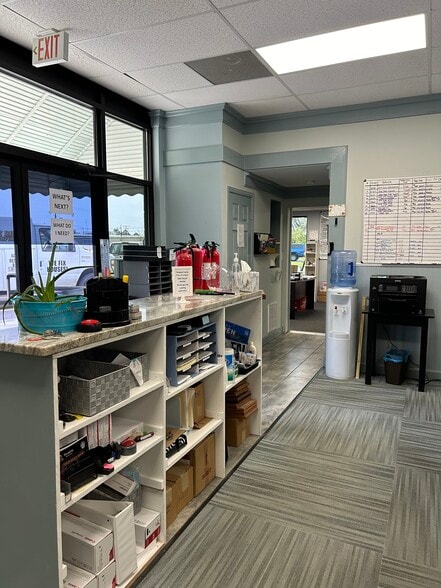 More Photos Of 610 N Armistead Ave, Hampton Service For Lease