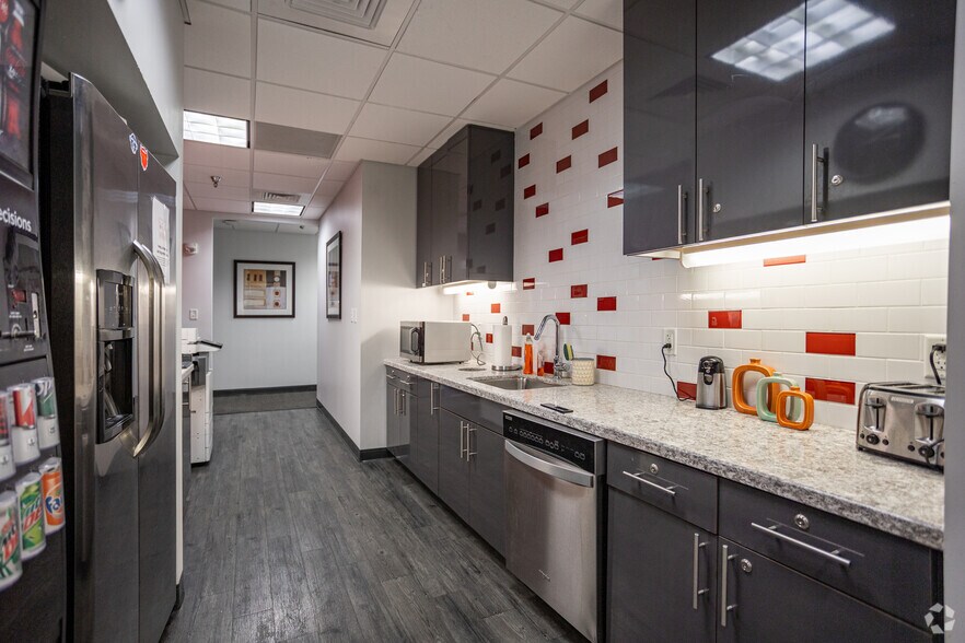 More Photos Of 800 S Gay St, Knoxville Coworking Space