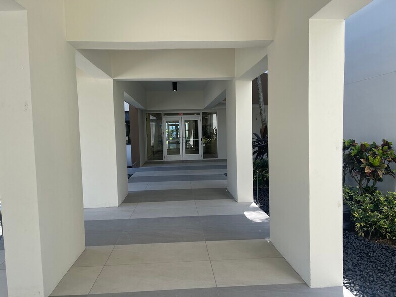 More Photos Of 1900 NW Corporate Blvd, Boca Raton Unknown For Lease