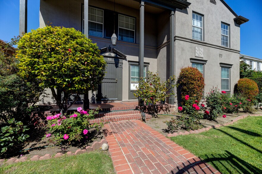 More Photos Of 913 S Wilton Pl, Los Angeles Apartments For Sale