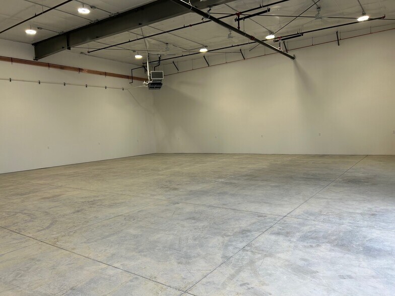 More Photos Of 220 Herons Flight ln, Eagle Specialty For Lease