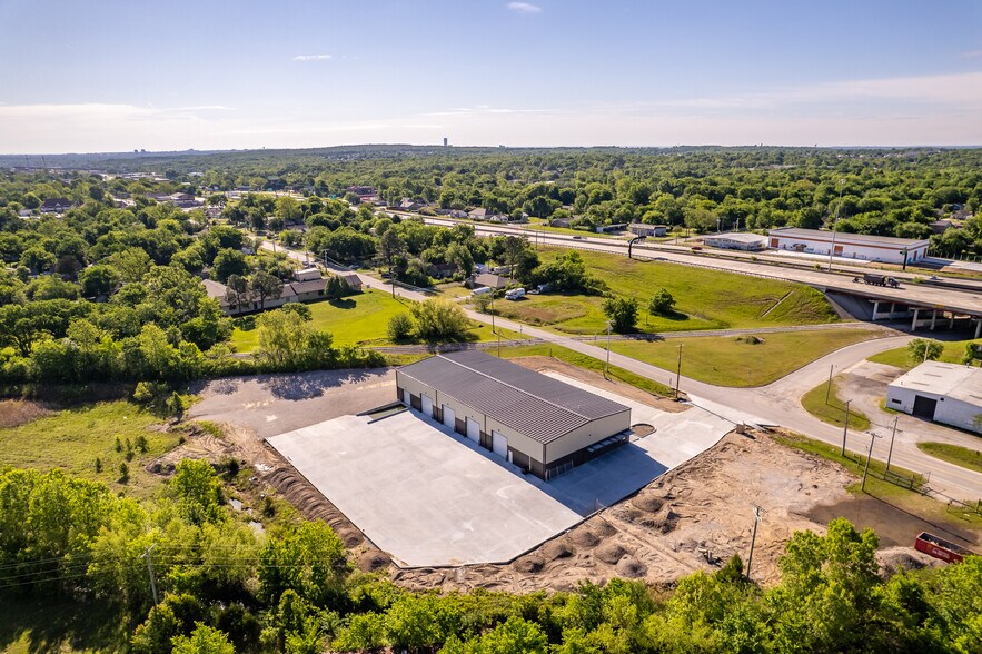 More Photos Of 3801 W 51st St, Tulsa Warehouse For Lease