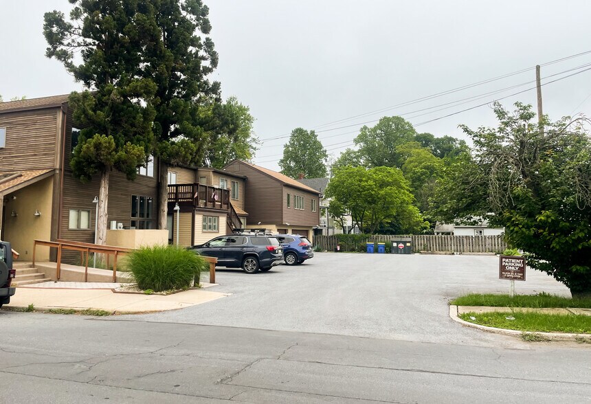 More Photos Of 400 E Main St, Mechanicsburg Office Residential For Sale