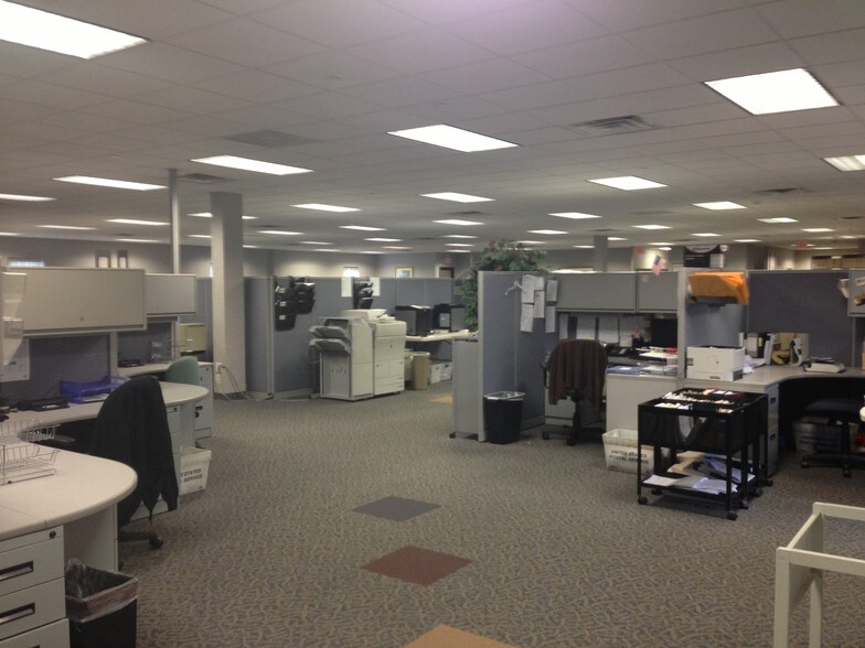 More Photos Of 307 Ruthar Dr, Newark Office For Sale