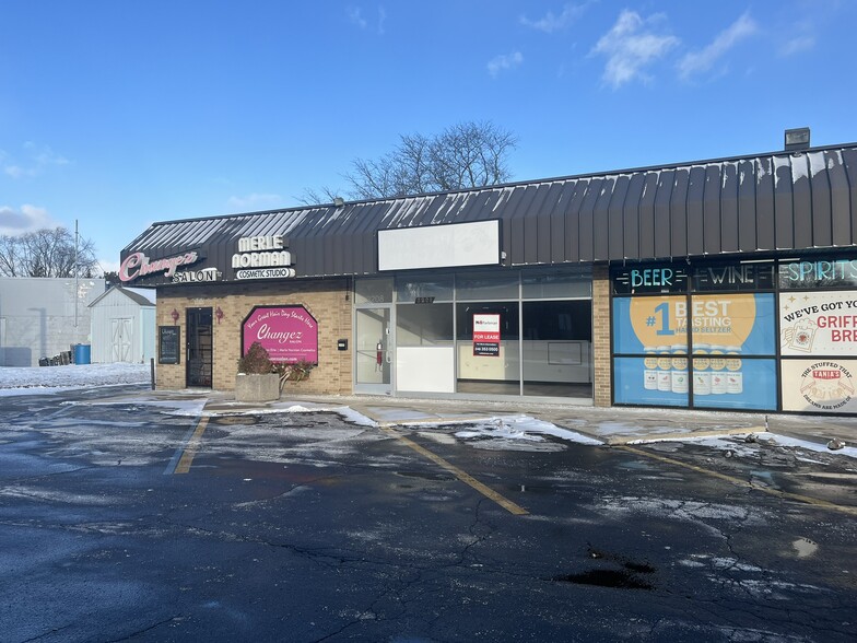 Primary Photo Of 3202-3210 Crooks Rd, Royal Oak Unknown For Lease