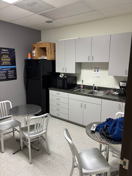 More Photos Of 3543 Steelhead Run Dr NE, Albany Warehouse For Lease