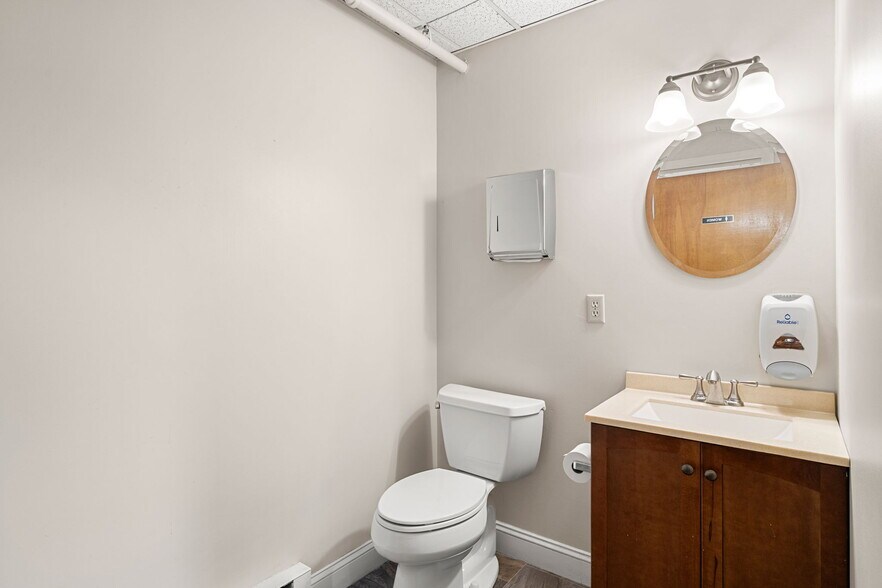 More Photos Of 160 Sylvan St, Danvers Office For Sale