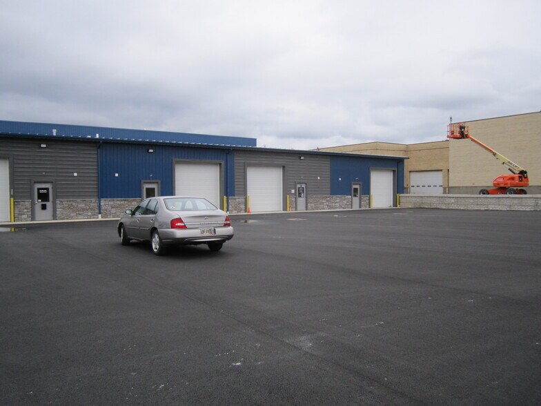 More Photos Of 3650 Connecticut Ave, Youngstown Warehouse For Lease